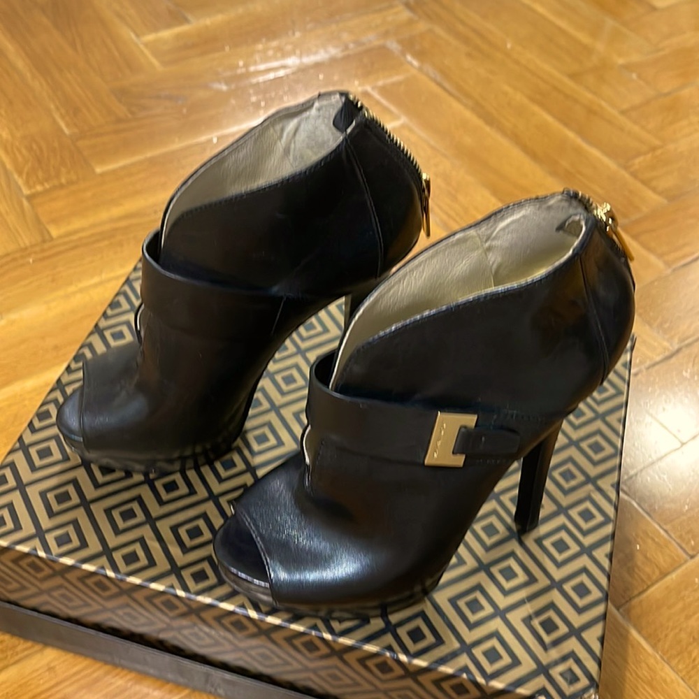 Michael Kors heel in  size 5